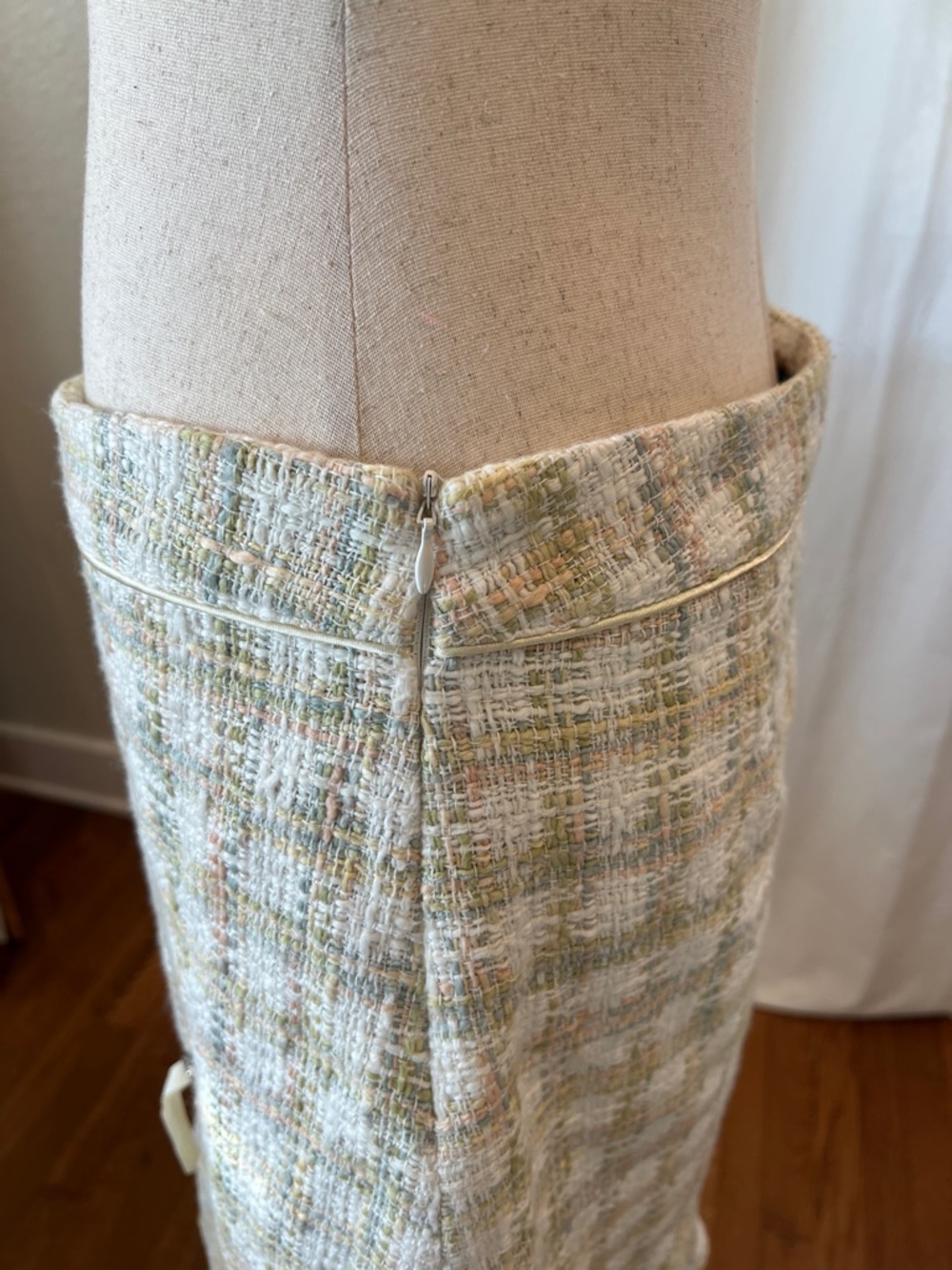 kenzie Cotton Tweed Asymmetrical Flared Skirt with Ribbon Accent. Size 8 - Picture 6 of 9